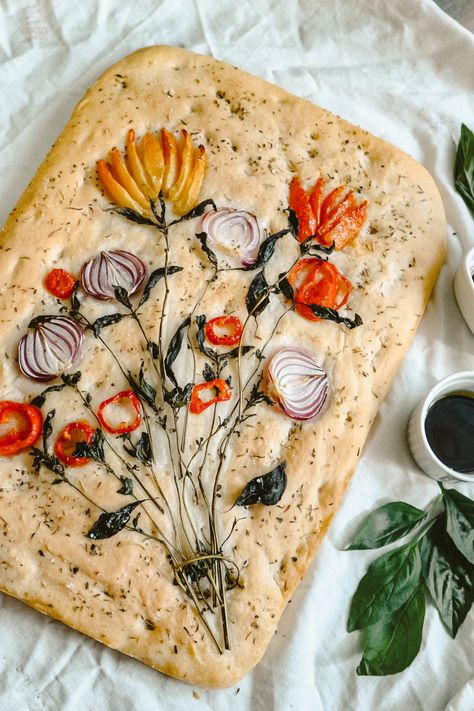 Floral Focaccia Bread | New Gen Baker Bread Olive Oil Dip, Bread Toppings Ideas, Decorated Focaccia Bread, Floral Focaccia, Decorated Focaccia, Decorate Bread, Bread Olive Oil, Foccacia Recipe, Olive Oil Dip