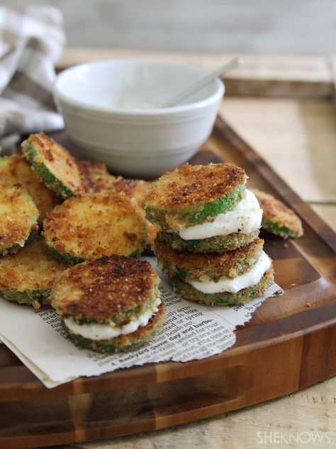 Fried zucchini sandwich Zucchini Sandwich, Healthy Zucchini Recipes, Garlic Yogurt, Mozzarella Sandwich, Zucchini Recipes Healthy, Fried Zucchini, Recipes For Summer, School Lunch Ideas, Healthy Zucchini