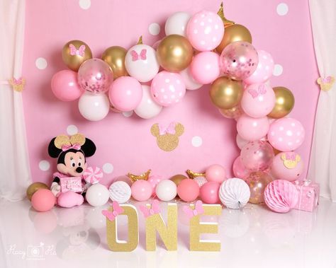 pink and white balloons, pink spotty balloons, Minnie Mouse ONE letters Birthday Ballon Decorations, Mini Mouse 1st Birthday, Minnie Mouse Cake Smash, Minnie Mouse Cake Design, Minnie Mouse Theme Party, Minnie Mouse Balloons, Minnie Mouse Birthday Party Decorations, Cake Smash Theme, Mickey Mouse Themed Birthday Party