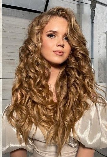 Wedding Hair Colors, Waves Hair, Curly Hair Tutorial, Curls For Long Hair, Curls Hairstyles, Glossy Hair, Hairstyles Long, Long Wavy Hair, Perfect Curls