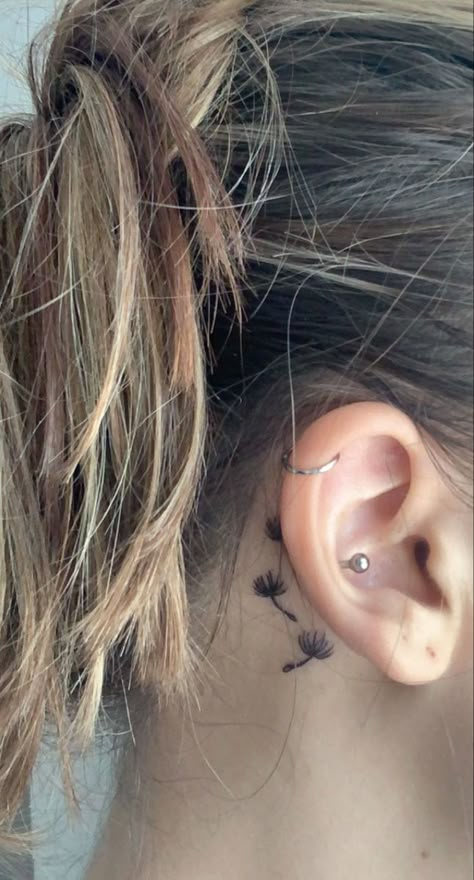 Dandelion Behind Ear Tattoo, Daffodil Tattoo Behind The Ear, Behind Ear Tattoo Daffodil, Dandelion Tattoo Behind Ear, Ear Tattoo Lavender, Behind The Ear Dandelion Tattoo, Feminine Shoulder Tattoos, Dandelion Tattoo Design, Blowing Dandelion