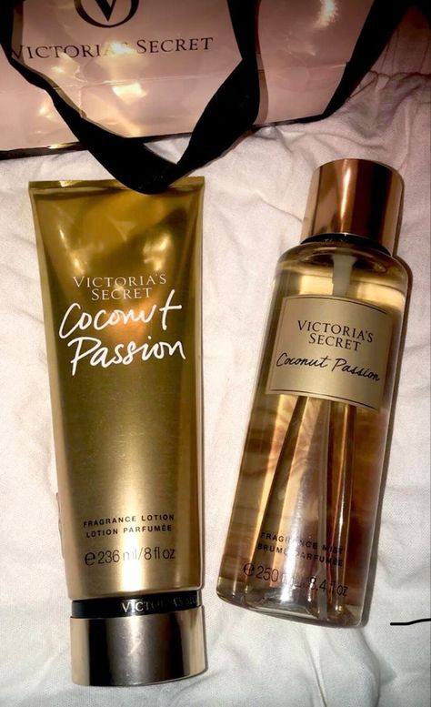 Profumo Victoria Secret, Coconut Lotion, Coconut Perfume, Amber Romance, Victoria Secrets Coconut, Victoria Secret Body Spray, Bare Vanilla, Victoria's Secret Perfume, Victoria Secret Body Mist