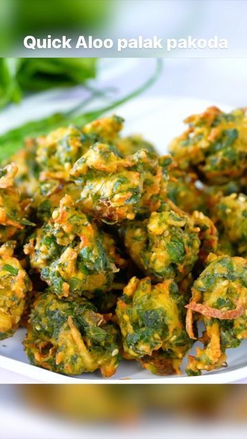 Chilli Bites, Palak Pakoda, Spinach Fritters, Aloo Palak, Spinach Balls, Potato Fritters, Chaat Recipe, Cooking Recipes Healthy, Delicacy Food