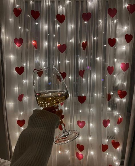 Red Birthday Theme Aesthetic, Valentines Day Aesthetic, Romantic Room Surprise, Romantic Dinner Decoration, Surprise Birthday Decorations, Simple Birthday Decorations, Day Aesthetic, Birthday Ideas For Her, Romantic Room