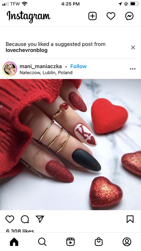 Grungy Valentines Nails, King And Queen Nails, Punk Valentines Nails, Witchy Valentines Nails, Casino Night Nails, Queen Of Heart Nails Designs, Vegas Nails Acrylic, Poker Nails Design Las Vegas, Saint Valentine Nails