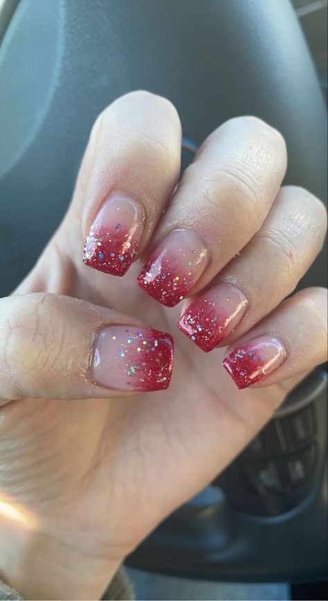 Red Dip Nails With Glitter, Christmas Nails Red Glitter Ombre, Ombre Nails Christmas Colors, Ombre Nails Christmas Red, Red Nails With Silver Glitter Ombre, Red Sparkly Ombre Nails, Red With Silver Glitter Nails, Red Ombré Christmas Nails, Xmas Ombre Nails