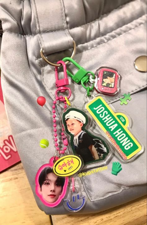 Anik Anik Bag, Kpop Keychain Ideas, Photocard Design Ideas, Seventeen Keychain, Kpop Merch Aesthetic, Keyring Kpop, Keychains Aesthetic, Kpop Bag, Anik Anik