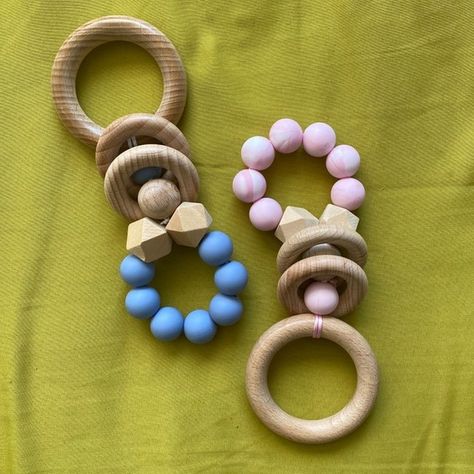 Diy Silicone Teether, Diy Teething Ring, Diy Teethers, Baby Chew Toys, Baby Gym Toys, Silicone Teething Necklace, Diy Teething, Teething Baby, Wooden Teether