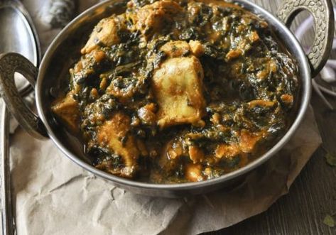 Chicken Saag Recipe, Saag Chicken, Chicken Saag, Methi Chicken, Palak Chicken, Saag Recipe, Aloo Methi, Cooking Spinach, Cheesecake Recipes Classic