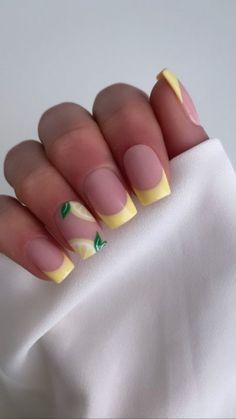 Lemon Nails, Yellow Nail Art, Yellow Nails Design, Square Nail Designs, Short Square Nails, Summery Nails, Cute Summer Nails, Vacation Nails, White French