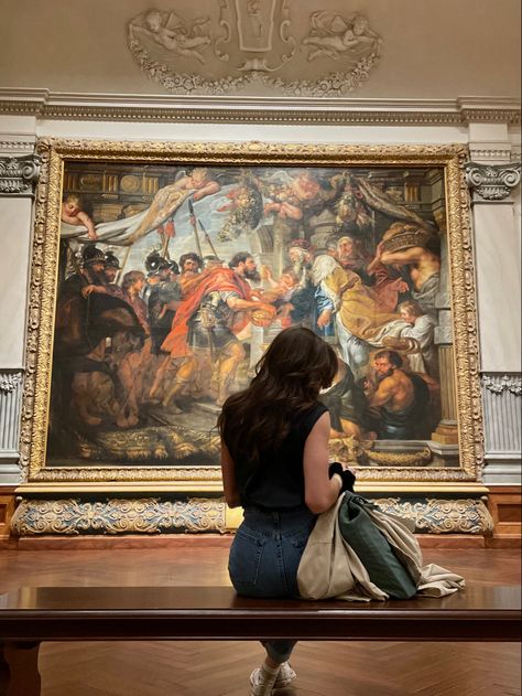 Art Gallery Outfit, Museum Outfit, Museum Photography, Galleria D'arte, Louvre Museum, Shooting Photo, History Museum, Insta Photo Ideas, Inspirational Pictures