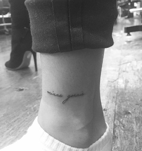 Hailey Baldwin's “Minas Gerais” tattoo on the left ankle. Tattoo Artist: Jon Boy · Jonathan Valena Hailey Baldwin Tattoo, Classy Tattoos For Women, Jonboy Tattoo, Tattoo Hip, Ankle Tattoos For Women, Meagan Good, Foot Tattoos For Women, Tattoos For Women Flowers, 4 Tattoo