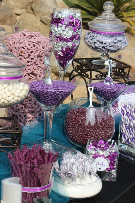 purple candy Wedding Candy Bar, Bar A Bonbon, Candy Buffet Wedding, Candy Buffet Tables, Candy Bar Wedding, Candy Display, Candy Station, Purple Candy, Candy Table