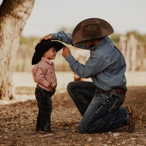 Father And Baby Boy, Dad Goals, Dad With Baby, Country Babies, Country Family, Dad Aesthetic, Country Relationships, Cute Country Couples, Country Couples