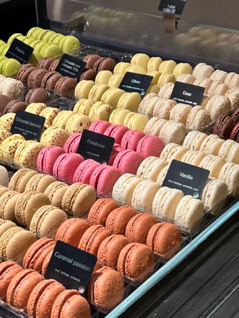 Macrons Aesthetic, Macaron Shop, Easy Macaroons Recipe, Paris Food, Yummy Ice Cream, Macaroon Recipes, Paris Trip, Baking Business, Pancakes Healthy