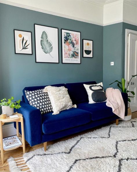 Blue Sofa Wall Decor, Wall Decor Living Room Modern, Blue Sofas, Blue Living Room Decor, Living Room Themes, Room Color Schemes, Lounge Ideas, Blue Sofa, Blue Living Room