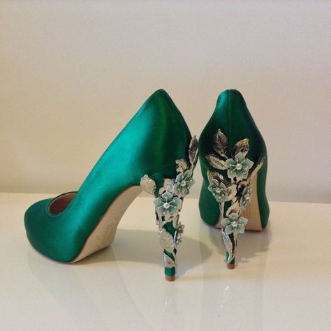 Harriet Wilde - Marina closed Sakura dyed green with green flowers Quinceanera Heels, Quince Heels, Emerald Green Heels, Quinceanera Shoes, Green High Heels, Green Wedding Dresses, Designer Wedding Shoes, Dr Shoes, Emerald Green Weddings