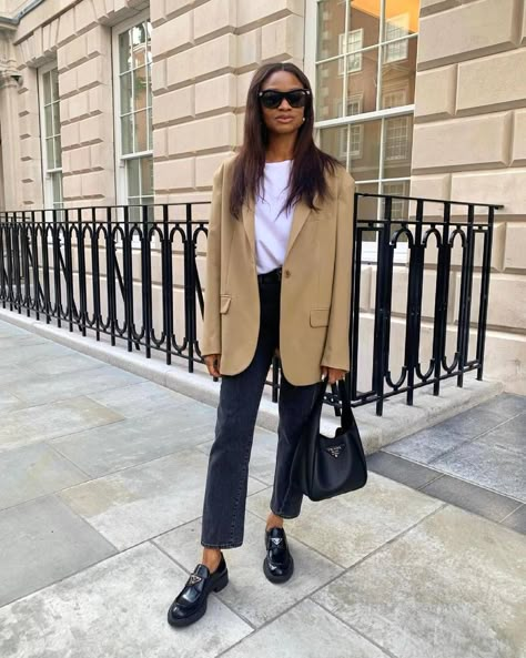 The 5 Best Shoes to Wear With Black Jeans for Women | Who What Wear Black Shoes With Jeans, Black Loafers Outfit, Loafers Outfits, Loafer Outfits, How To Wear Loafers, Loafers Outfit, Wear To Work Dress, Tan Blazer, Outfit Chic