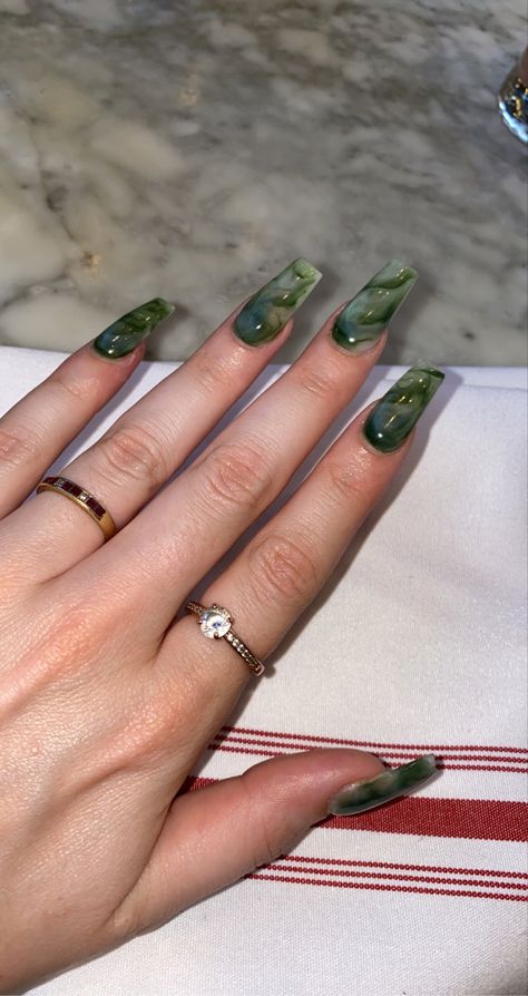 Earthy Green Acrylic Nails, Nature Looking Acrylic Nails, Moss Agate Inspired Nails, Earth Core Nails, Simple Earthy Nail Designs, Nature Inspired Nails Green, Earthy Toned Nails, Moss Green Nail Designs, Dark Jade Nails