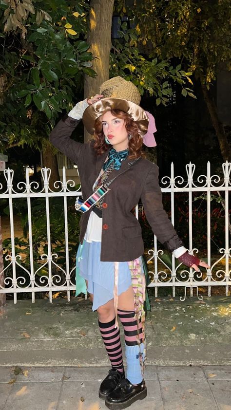 Alice And Wonderland Mad Hatter, Mad Hatter Ideas Costumes, Tim Burton Mad Hatter Costume, Mad Hatter Skirt Diy, Mad Hatter Theme Party Outfit, Mad Hatter And Rabbit Costume, Mad Hatter Girl Costume Diy, Mad Hatter Halloween Costume Diy, Rave Outfits Alice In Wonderland