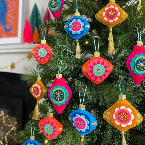 Felt Artist & Colour Enthusiast 🎨🌈 (@hayleyvictory) | Instagram profile Colourful Christmas Decorations Diy, Stuffed Felt Ornaments, Stuffed Christmas Ornaments, Retro Felt Ornaments, Diy Sewn Christmas Ornaments, Retro Christmas Diy, Sewn Christmas Decorations, 70s Christmas Decorations, Easy Felt Christmas Ornaments