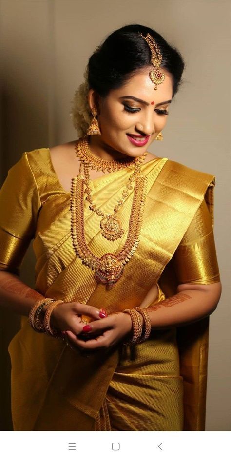 Golden Bridal Saree, Yellow Bridal Saree, Kerala Saree Blouse Designs, Golden Saree, Kerala Bride, Bridal Sarees South Indian, Indian Bridal Sarees, Indian Silk Sarees, Blouse Designs Indian