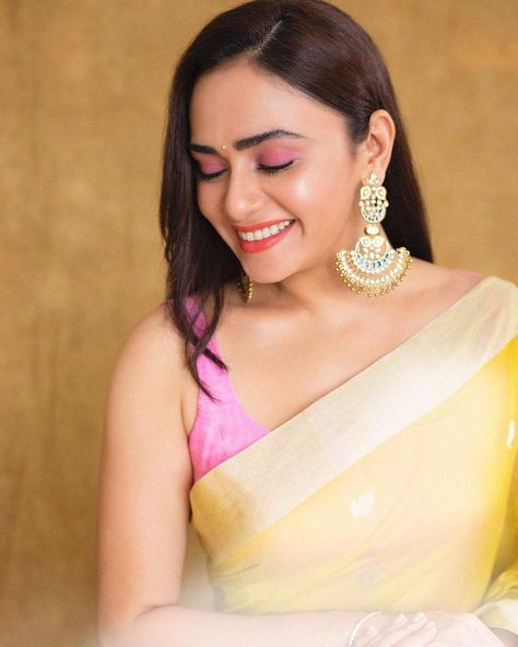 Lime Yellow Saree, Amruta Khanvilkar Saree, Amruta Khanvilkar, Chanderi Saree, Pink Sleeveless Blouse, A Ray Of Sunshine, Lime Yellow, Flower Drawing Design, Yellow Saree