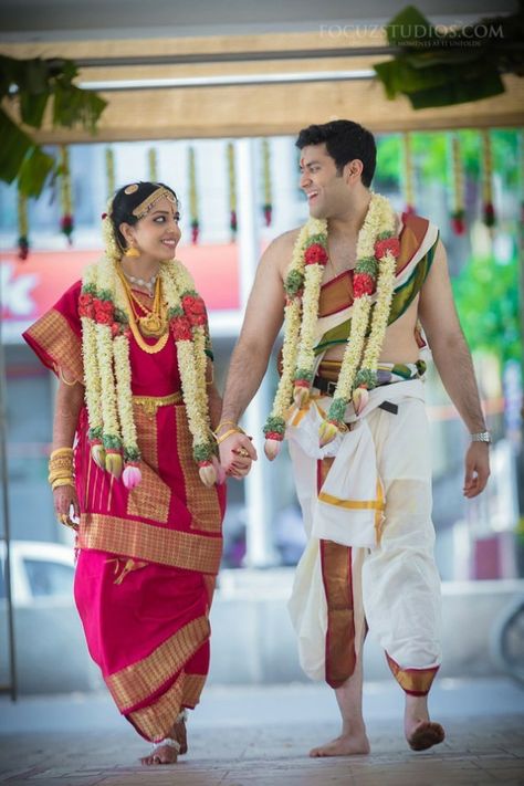 Brahmin Wedding, Wedding Venues In Italy, Madisar Saree, Romantic Settings, Flower Garland Wedding, Bridal Sarees South Indian, Indian Wedding Photography Couples, Indian Wedding Couple Photography, Indian Wedding Couple