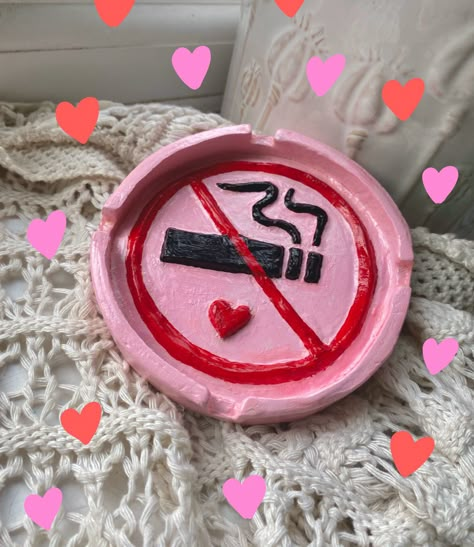 Mini Clay Ashtray, Custom Ashtray Clay, Painted Ashtray Diy, Making Ashtray From Clay, Ash Trey Ideas Clay, Ash Tray Design, Air Dry Clay Ideas Ashtray, Clay Astray, Y2k Clay Ideas