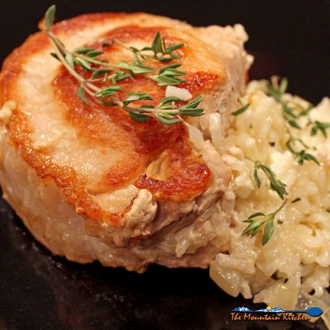 These cheesy rice stuffed pork chops are made with juicy pan seared pork chops stuffed with creamy rice with mozzarella, ricotta and parmesan cheeses. YUM! | TheMountainKitchen.com Rice Stuffed Pork Chops, Pan Seared Pork Chops, White Wine Chicken, Center Cut Pork Chops, Pork Chops And Rice, Stuffed Pork Chops, Cheesy Rice, Rice Stuffing, Seared Pork Chops