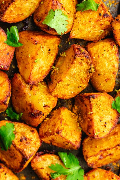 Close up of these Curry roasted potatoes topped with cilantro. Curry Roasted Potatoes, Curry Potato Recipes, Christmas Curry, Potato Curry Recipes, Curry Potatoes, Indian Potato Recipes, Seafood Breakfast, Thai Curry Sauce, Breakfast Pasta