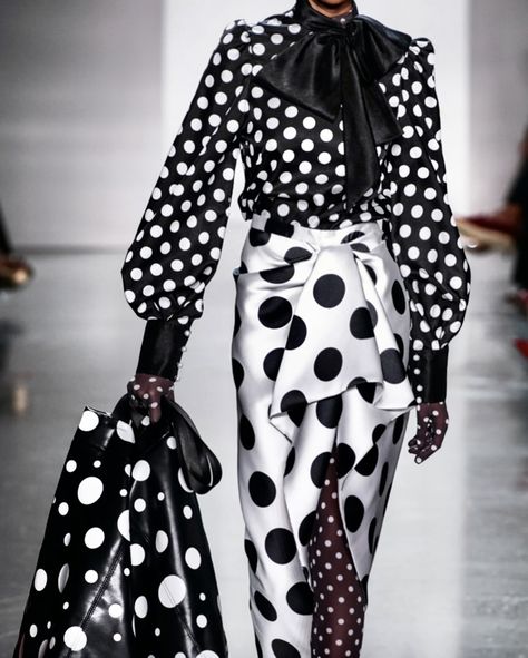 Black And White Clothing, Research Book, Black And White Outfits, Dots Fashion, Race Day Outfits, Style College, Fashion Week Outfit, Polka Dots Fashion, Black And White Fashion