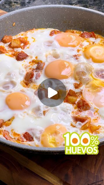 Hermes camacho on Instagram: "¡Deliciosa receta! HUEVOS RANCHEROS idea de desayuno.
Arranca tus mañanas con toda, esta receta te va a encantar.
Recuerda consumir huevos fuente de proteina natural y te recomiendo @100porcientohuevos 

#receta #recetas #desayuno #desayunos #recetasfaciles #recetascaseras #cocina #comida #colombia" Huevos Fritos, February 15, Bacon, On Instagram