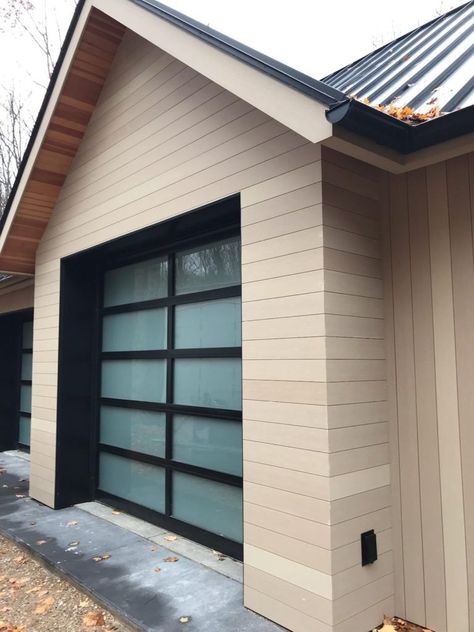 Composite Wood Siding, Wood Siding House, Wood Siding Exterior, Fiber Cement Siding, Cement Siding, Exterior House Paint Color Combinations, Lap Siding, Home Exterior Makeover, Contemporary Exterior