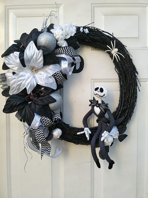 Jack Skeleton Wreath Diy, Jack Skellington Wreath Diy, Nightmare Before Christmas Wreath Diy, Nightmare Before Christmas Wreaths, Jack Wreath Halloween, Jack Skeleton Wreath, Navidad Jack Skellington, Jack Skellington Wreath Halloween, Night Before Christmas Wreath