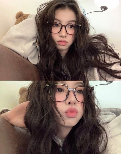 Girl With Glasses, Aesthetic Couple, 사진 촬영 포즈, Selfie Ideas Instagram, Foto Ideas Instagram, Pretty Photos, Instagram Photo Inspiration, Cute Poses For Pictures, Cute Poses