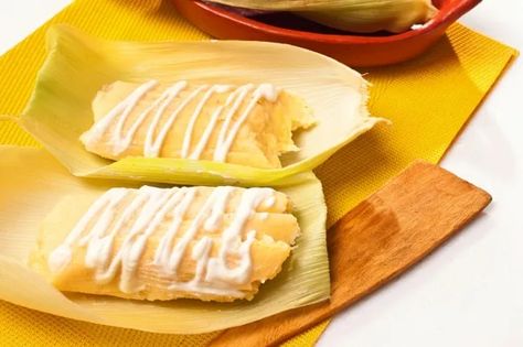 Tamalito de elote - Recetas de Honduras Honduran Recipes, Honduras, Cornbread, Waffles, Cooking Recipes, Cheese, Fruit