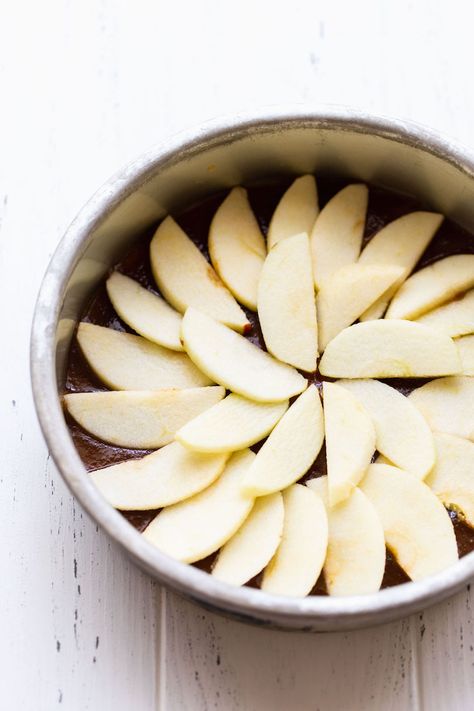 This Apple Upside-Down Cake features a caramelized apple topping and a cinnamon vanilla cake. Easy to make and perfect for fall! #apple #upsidedowncake #cinnamon #dessert #fall #easy #recipe #livewellbakeoften Apple Nut Cake Recipe, Vanilla Cake Easy, Apple Topping, Live Well Bake Often, Upside Down Apple Cake, Dessert Fall, Cranberry Bread Recipes, Apple Pie Recipe Homemade, Easy Apple Cake