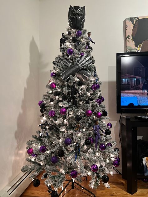 Marvel Themed Christmas Tree, Venom Christmas Tree, Black Panther Christmas Tree Ideas, Marvel Theme Christmas Tree, Black Panther Christmas Tree, Marvel Christmas Tree, Avengers Tree Christmas, Disney Villain Christmas Tree, Superhero Christmas