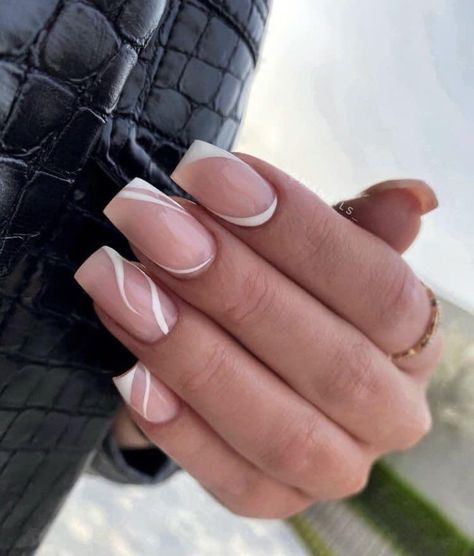 White Nail Line Design, Clear Nails With Line Design, White Line Nail Art Designs, White Squiggle Nails Square, Natural Nails With White Designs, White Abstract Nails Square, Square Nails With White Lines, Simple White Line Nail Design, Natural Nails With White Lines