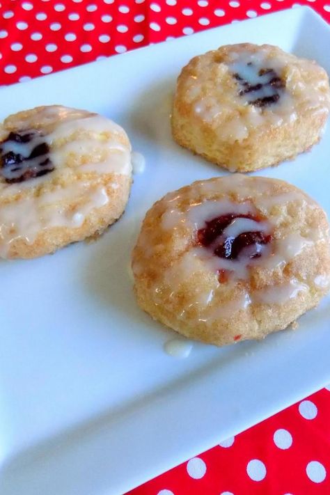 Flower Biscuits, Fruit Biscuits, Canned Biscuit, Cream Cheese Coffee Cake, Easy Biscuit Recipe, Pillsbury Biscuits, Sausage Biscuits, Canned Biscuits, Biscuit Dough