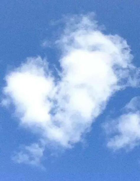 Heart cloud Funny Quotes Inspirational, Broken Clouds, Picture Cloud, Inspirational Memes, Cloud Formations, Jason Grace, Sky Pictures, Silver Lining, Nature Beautiful