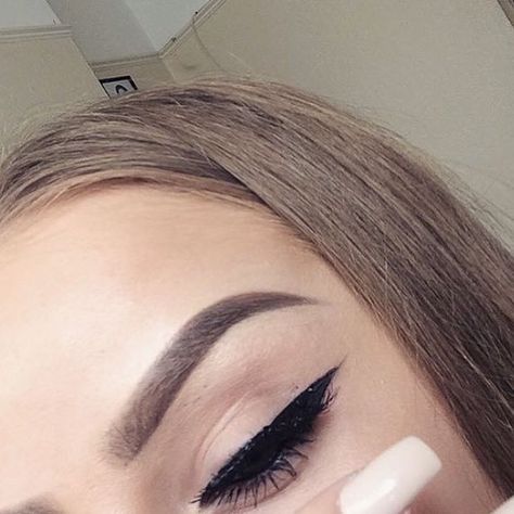 Instagram on We Heart It Sharp Eyebrows, Eyebrows Done, Face Fun, Perfect Eyebrow, Eye Brows, Eyelash Extentions, Eyebrows On Fleek, Face Products, Brows On Fleek