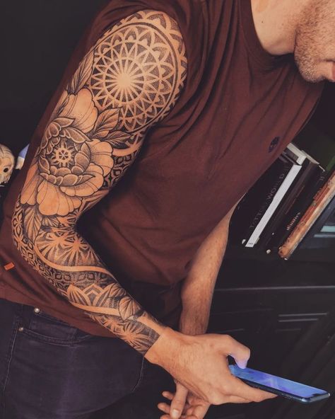 amazing tattoos ideas Ornamental Arm Tattoo, Family Sleeve Tattoo, Mandala Arm Tattoos, Mandala Tattoo Men, Geometric Tattoo Sleeve Designs, Hexagon Tattoo, Harry Tattoos, Mandala Tattoo Sleeve, Geometric Mandala Tattoo