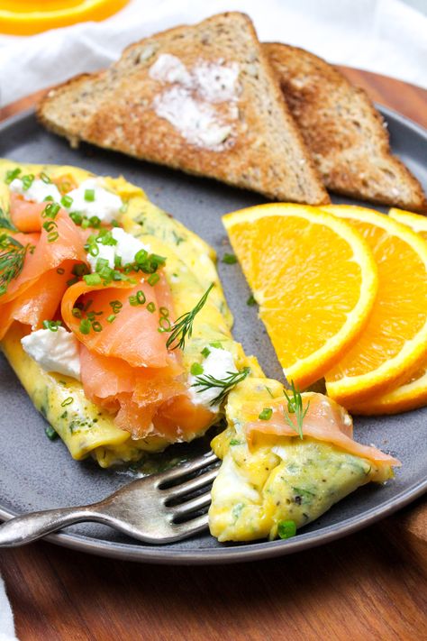 Eggs Smoked Salmon Breakfast, Egg And Salmon Breakfast, Goat Cheese Omelette Recipe, Seafood Breakfast Ideas, Smoked Salmon Breakfast Recipes, Fancy Omelette, Egg Breakfast Aesthetic, Fancy Brunch Recipes, Homemade Brunch Ideas