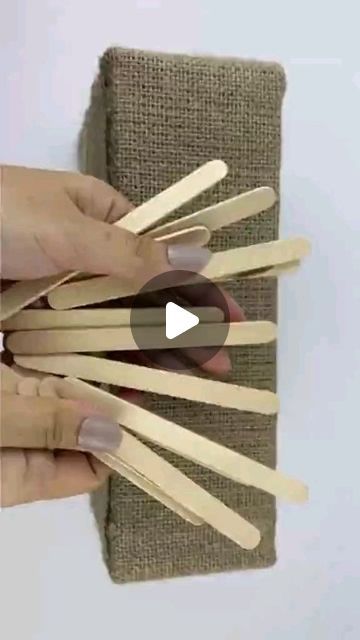 Popsicle Stick Diy, Chicken Wire Sculpture, Decorating With Sticks, Diy Popsicle Stick Crafts, Diy Popsicle, Ice Cream Stick, Rope Crafts Diy, Burlap Crafts, Popsicle Stick Crafts