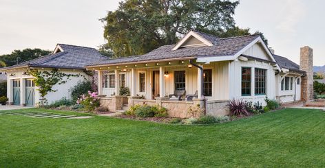 Ranch Farmhouse Exterior, Modern Farmhouse Exterior One Story, California Ranch Style Homes, White Home Exterior, Tiny Guest House, Homestead Layout, Ranch House Remodel, Ranch House Exterior, Adobe Home