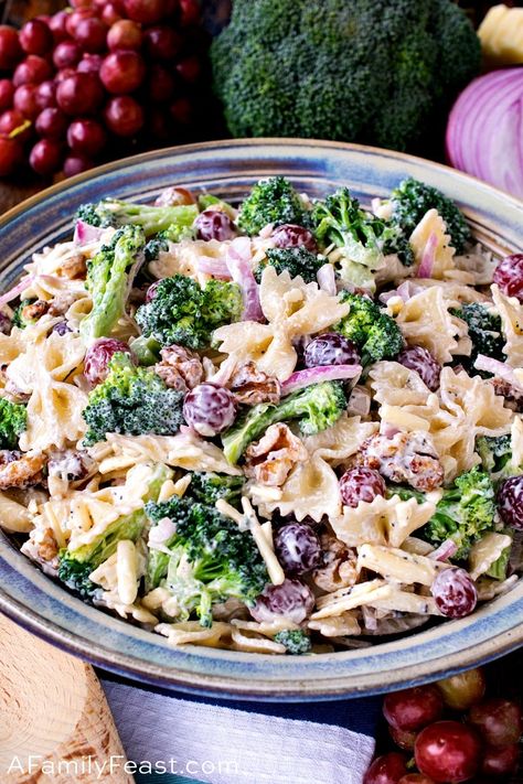 Broccoli Grape Pasta Salad Broccoli Grape Pasta Salad, Grape Pasta Salad, Grape Pasta, Homemade Pasta Salad, Broccoli Pasta Salads, Bowtie Pasta Salad, Easy Broccoli, Pasta Salad Dressing, Best Pasta Salad