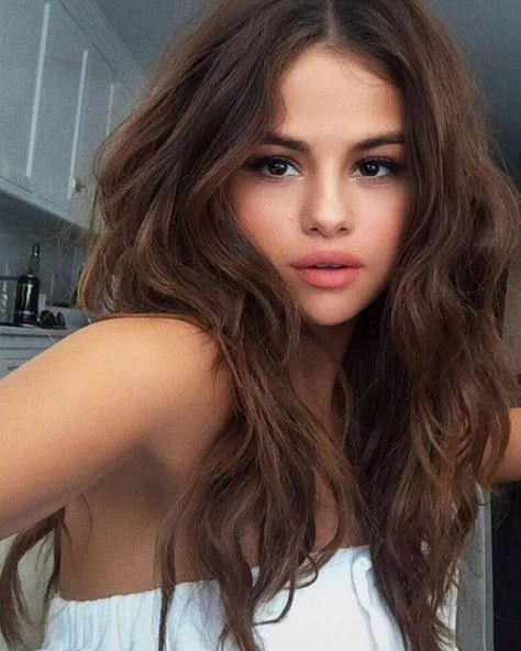 Selena Gomez Hair, Selena Gomez Cute, Makeup Tip, Selena Gomez Style, Selena Gomez Pictures, Selena G, Long Brown Hair, Hair Makeover, Marie Gomez