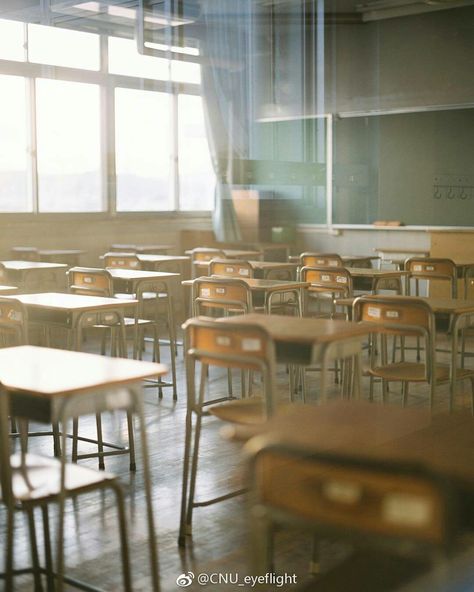 Empty Classroom Aesthetic, Detention Aesthetic, The Haunting Of Bly Manor, Haunting Of Bly Manor, Classroom Interior, Bly Manor, Scenery Background, The Haunting, School Room